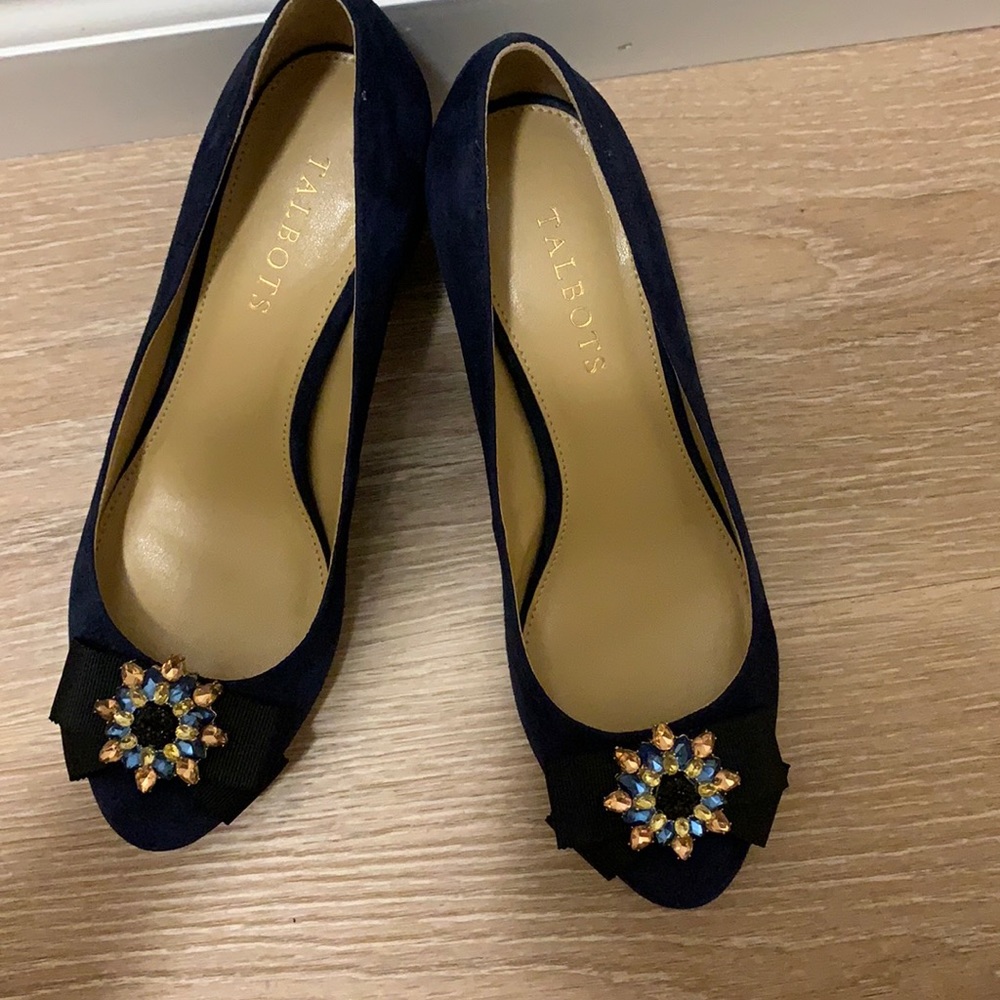 Size 7 navy blue suede heels